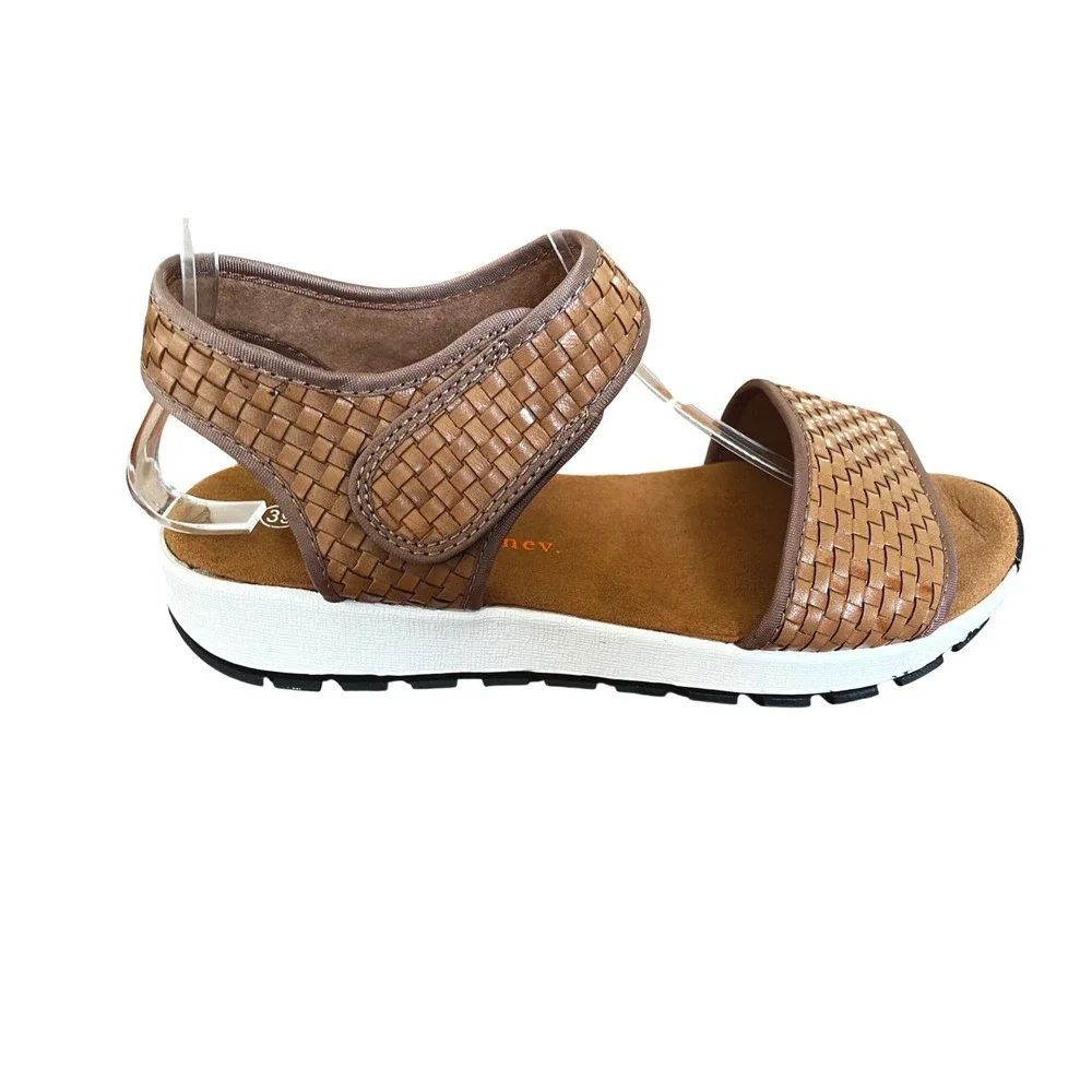 Bernie Mev New York Tan Woven Platform Sandals Womens Size 39/8‎ Hook Loop Strap